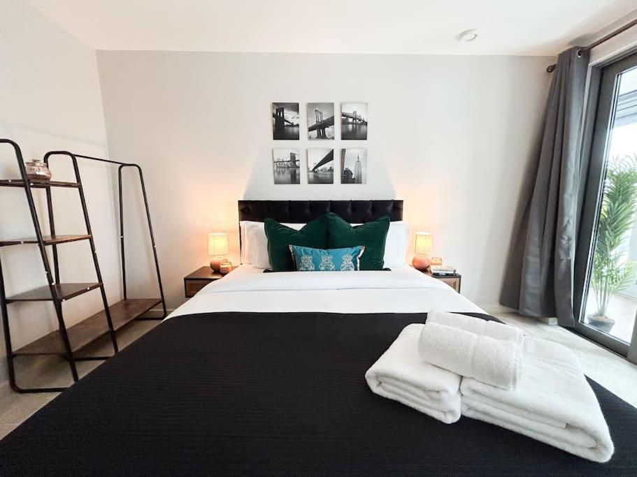 Stylish Urban Sanctuary With Parking Apartman London Kültér fotó