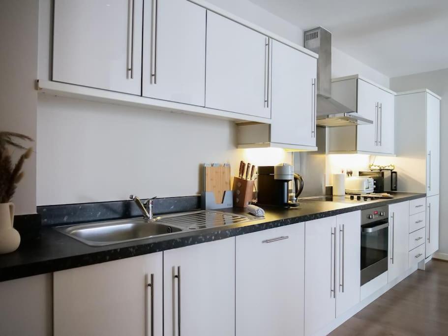 Stylish Urban Sanctuary With Parking Apartman London Kültér fotó