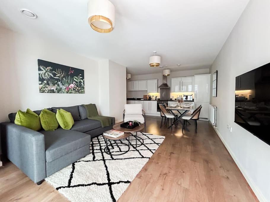 Stylish Urban Sanctuary With Parking Apartman London Kültér fotó