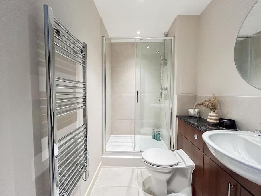 Stylish Urban Sanctuary With Parking Apartman London Kültér fotó