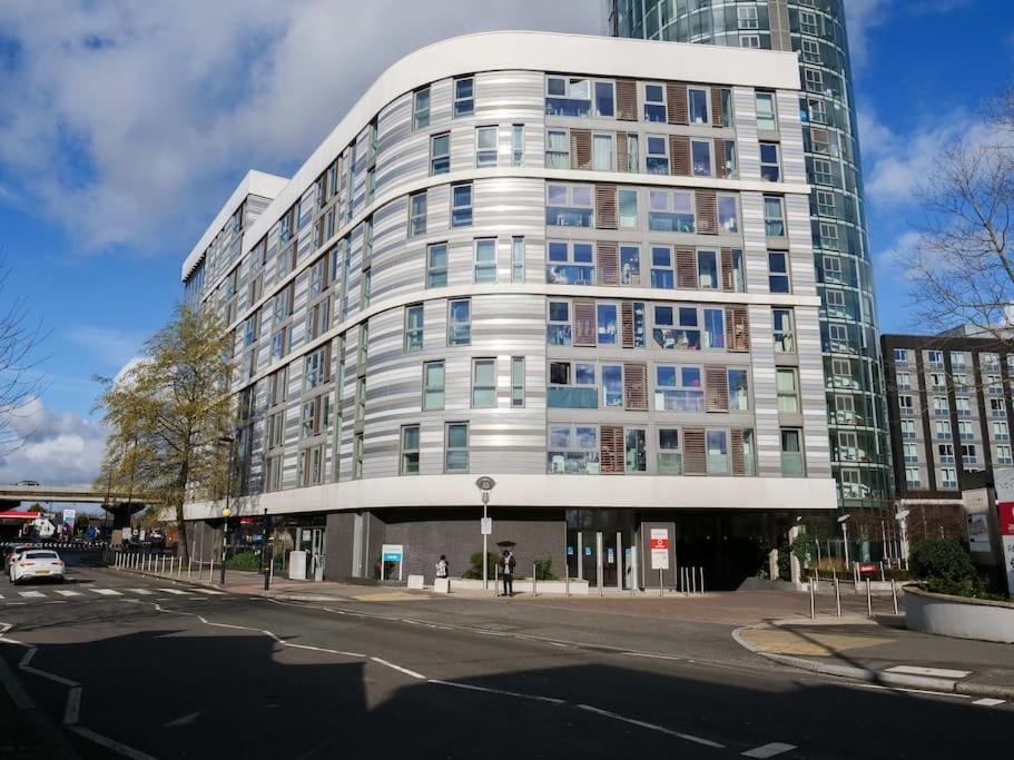 Stylish Urban Sanctuary With Parking Apartman London Kültér fotó