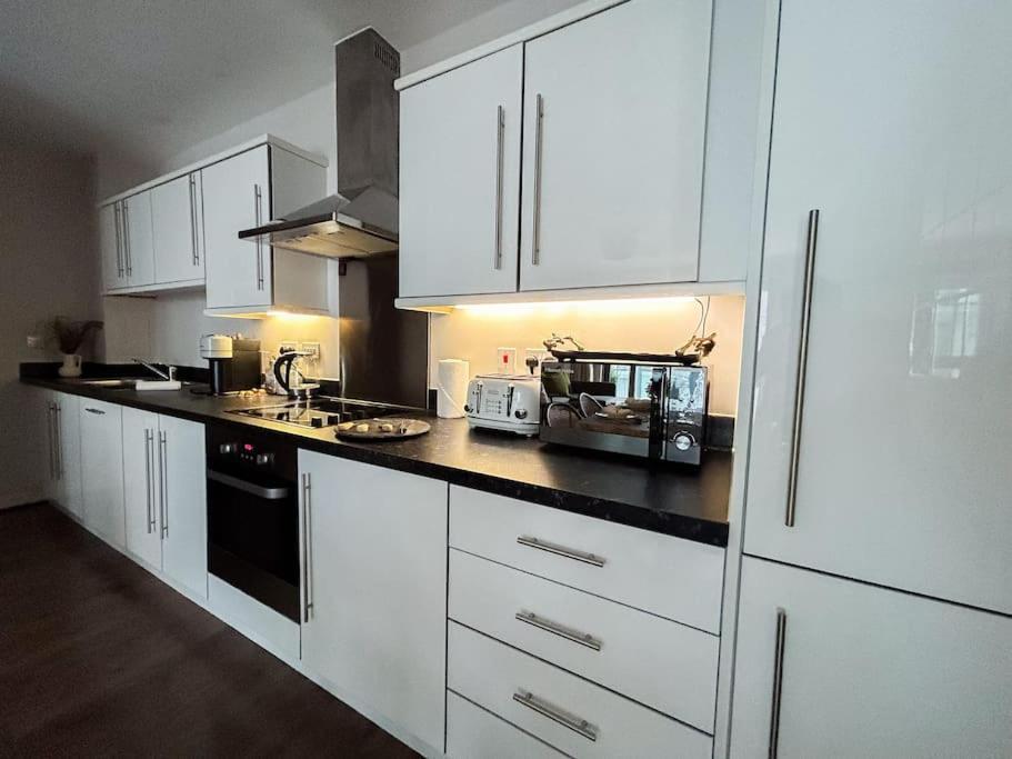 Stylish Urban Sanctuary With Parking Apartman London Kültér fotó